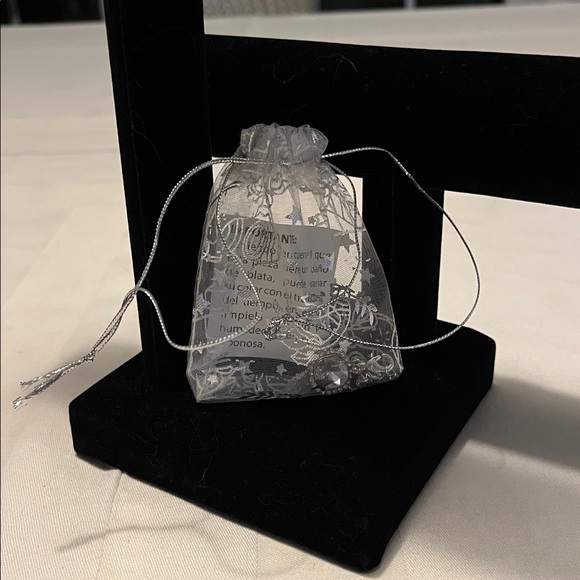 Elegant Silver Pendant Necklace - Picture 6 of 6